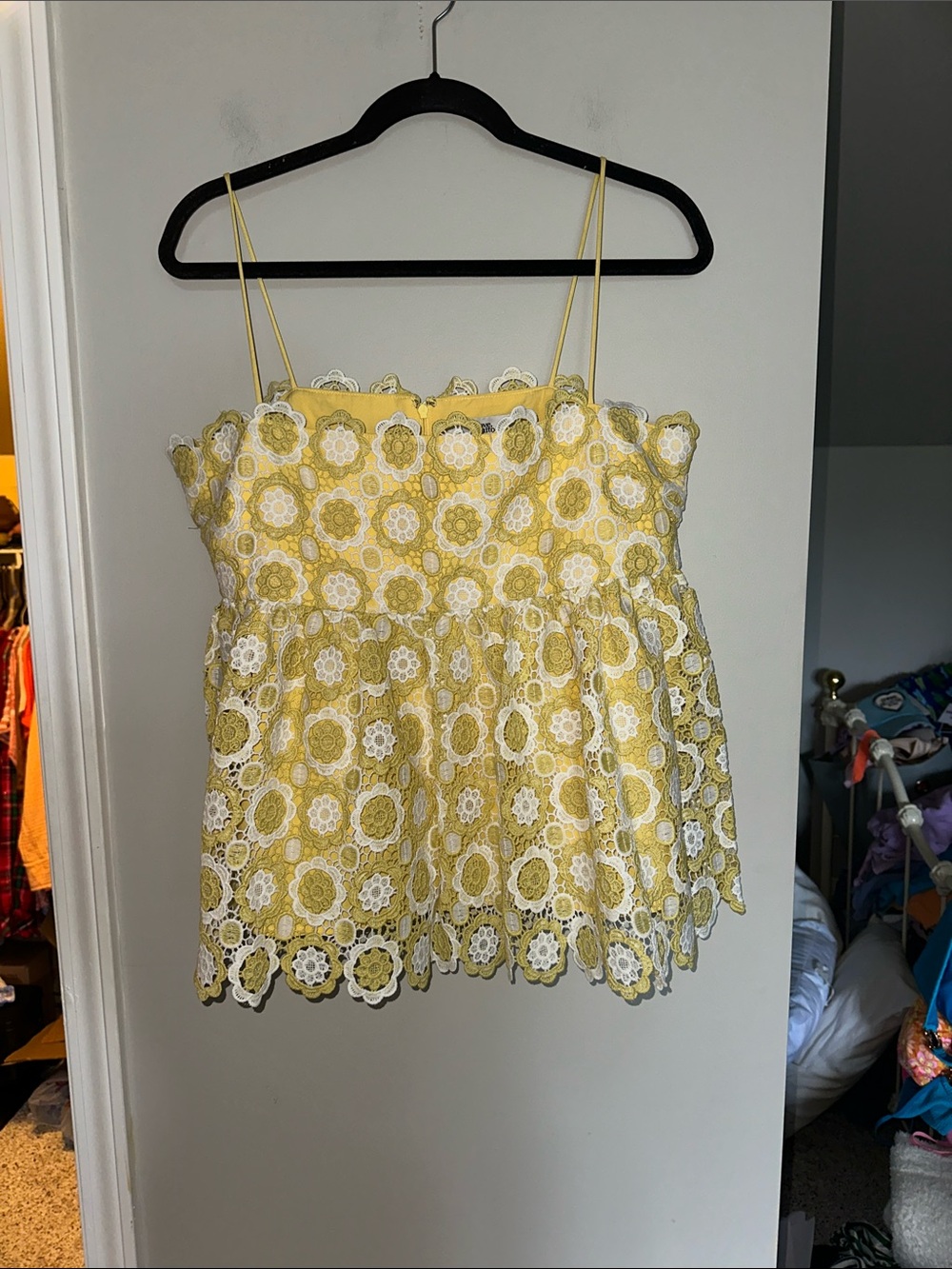 Love, Bonito Jaclyn Lace Scallop Peplum Camisole size 10 yellow